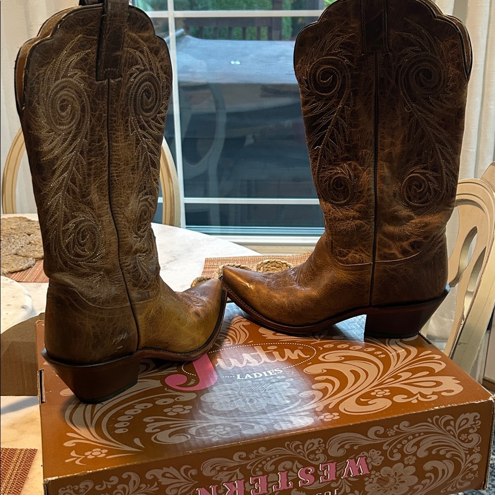 Justin Boots Tan and Brown Heeled Boots - Picture 2 of 3